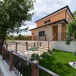 Old Oak Villa