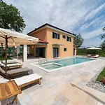 Old Oak Villa