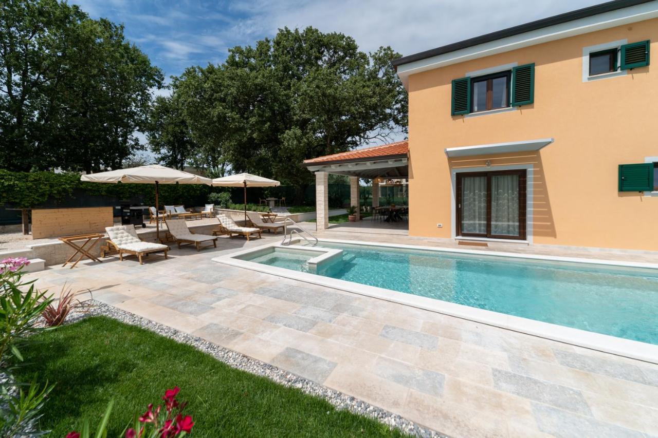 Old Oak Villa